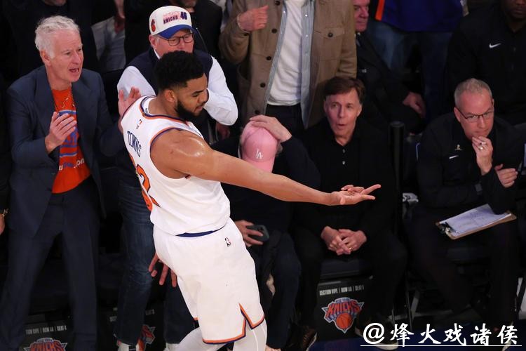 唐斯32分尼克斯大胜雄鹿 魔术轻取鹈鹕止5连败 唐斯32分尼克斯大胜雄鹿 魔术轻取鹈鹕止5连败