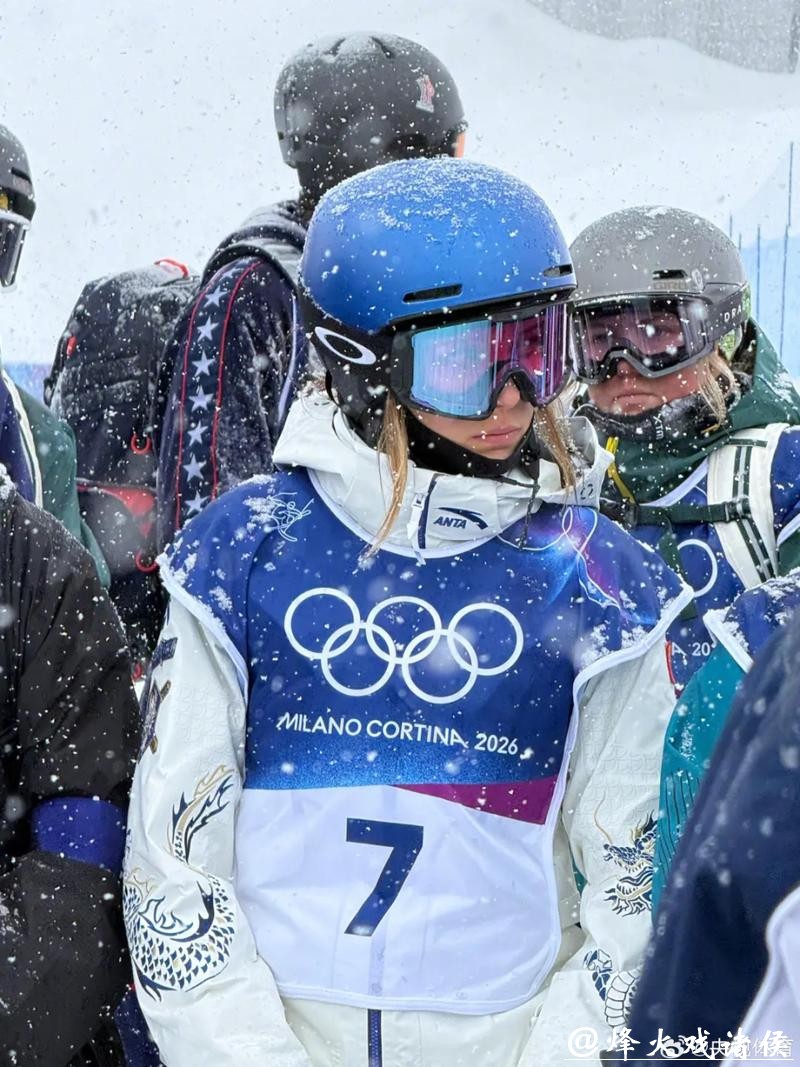 谷爱凌介绍自己的“中国风”雪服:谷爱凌龙纹战袍惊艳世界,文化输出中国风如何征服冬奥赛场 谷爱凌介绍自己的“中国风”雪服:谷爱凌龙纹战袍惊艳世界,文化输出中国风如何征服冬奥赛场