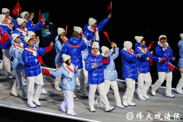 中国队首夺冬奥奖牌!米兰开幕式炫成冰雪秀场 中国队首夺冬奥奖牌!米兰开幕式炫成冰雪秀场